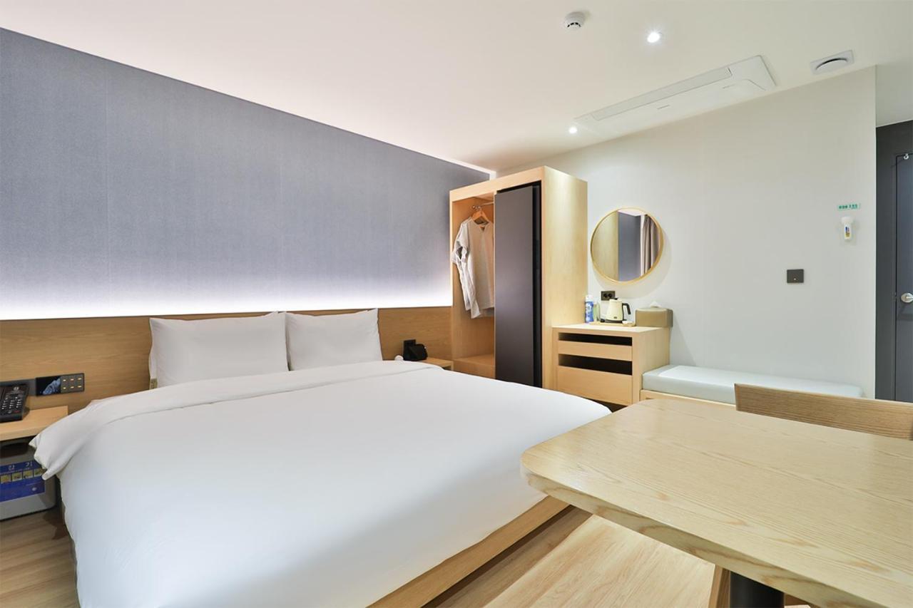 Custom Hotel Ulszan Kültér fotó