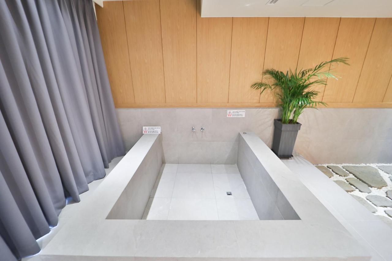 Custom Hotel Ulszan Kültér fotó