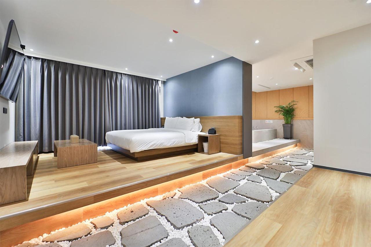 Custom Hotel Ulszan Kültér fotó